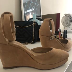 Loeffler Randal Jules Wedges size 5